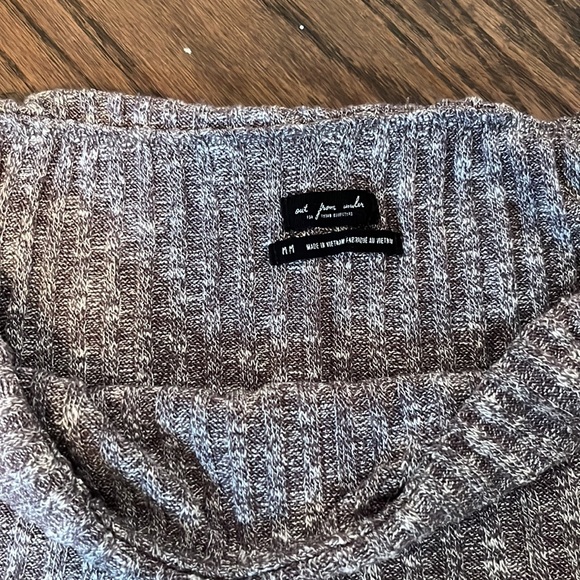 grey off the shoulder long sleeve - Picture 2 of 2